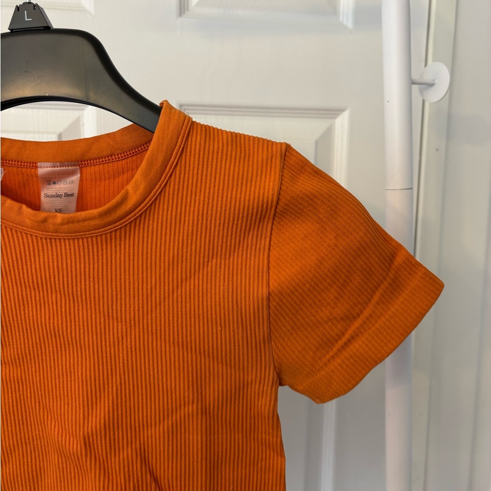Aritzia Sunday Best Ribbed Orange Crewneck Stretchy Short Sleeve T-Shirt Size XS - Picture 3 of 7